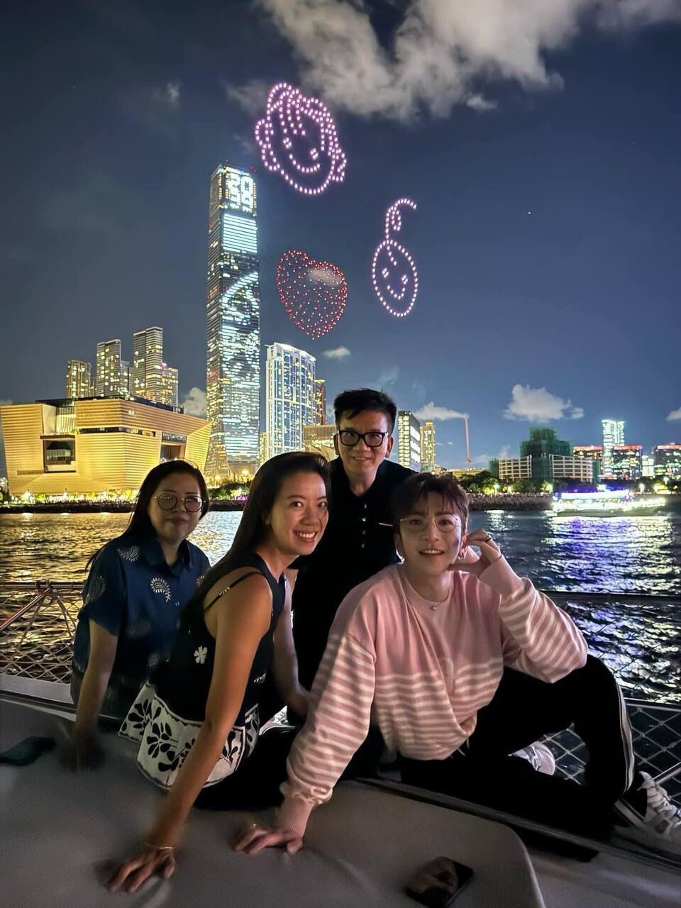 Anson Lo出海睇無人機匯演。